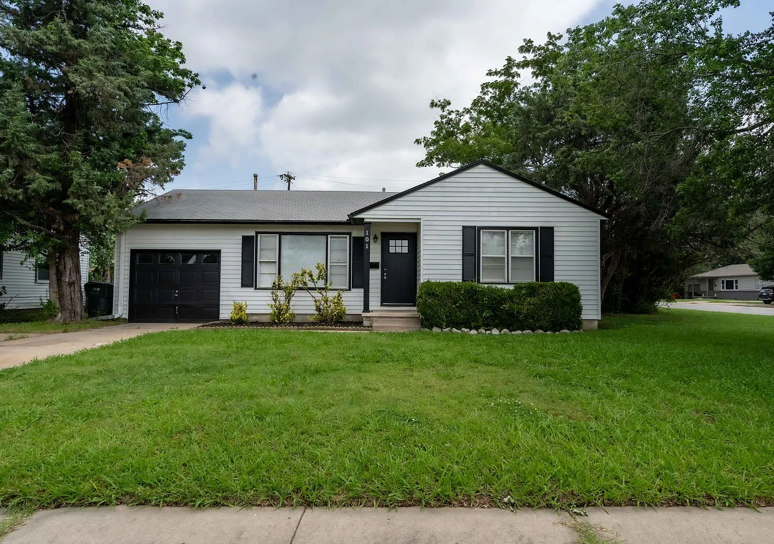 Charming Newly Renovated 3-Bedroom Home in Owasso — Photo 1