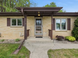 520 6th St, Prairie Du Sac, WI 53578