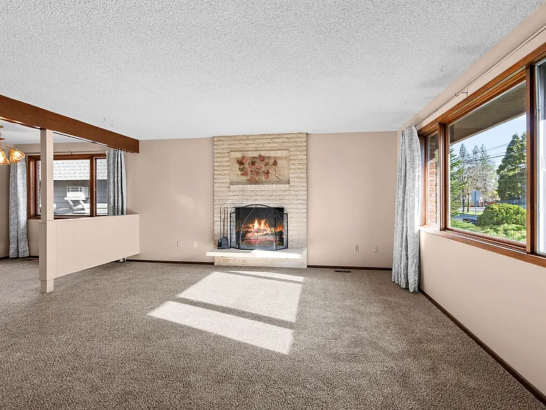 5534 N Driscoll Blvd — Photo 3
