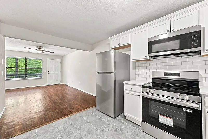 2 bed, 1.0 bath, 775 sqft, $950 — Photo 3