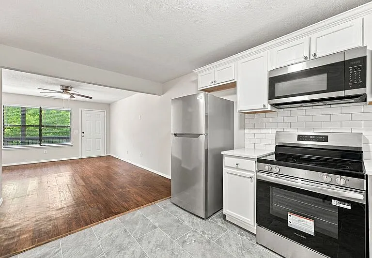 2764 N Barcelona Ave — Photo 2