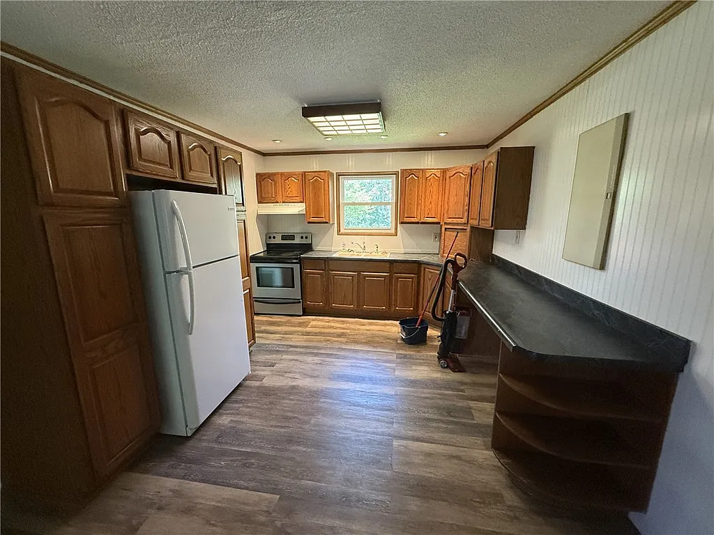 3 bed, 2.0 bath, $1,800 — Photo 2