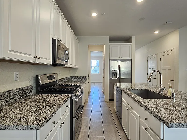 8013 Avanti Dr — Photo 8