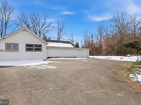 3rd image of 186 Penn Harbourton Rd