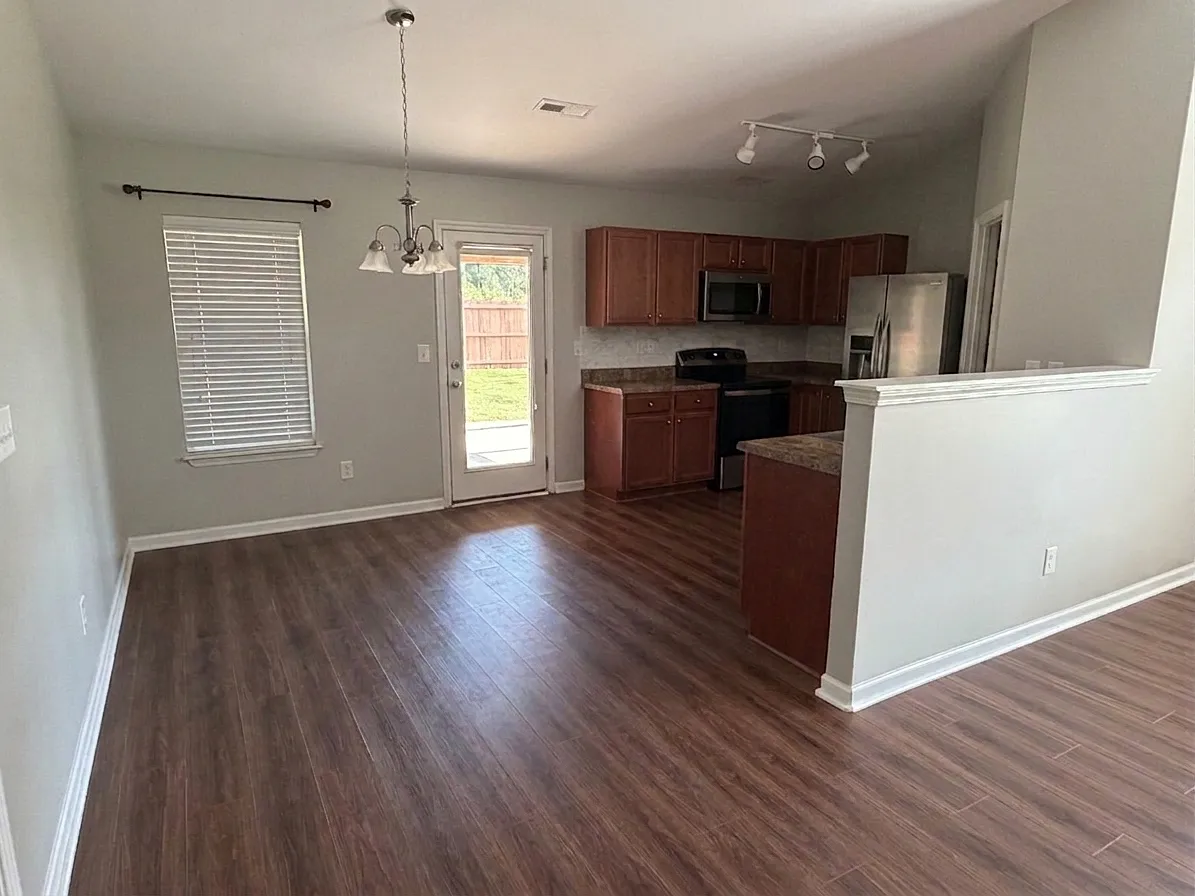 3 bed, 1508 sqft, $1,950 — Photo 3