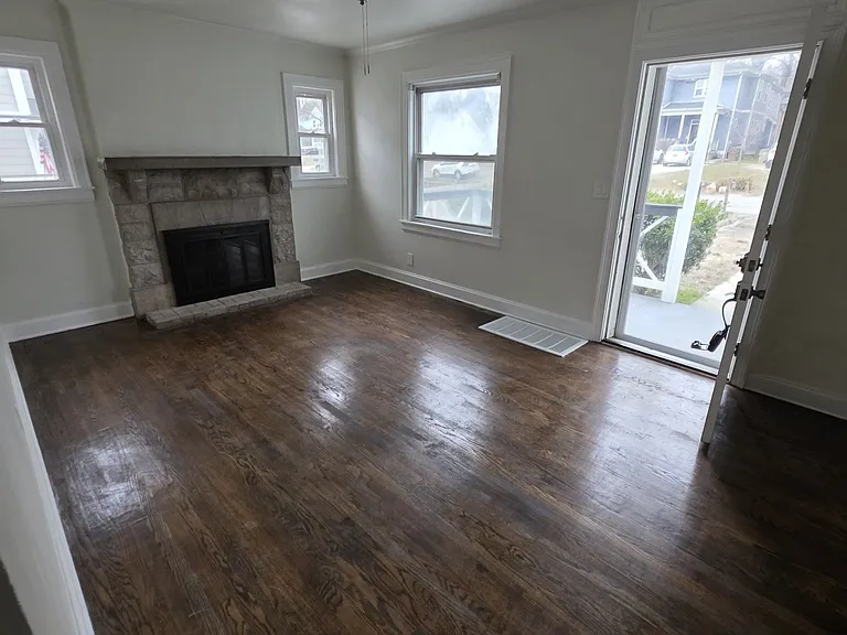 2424 Inga St — Photo 2