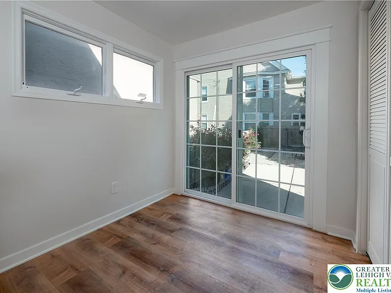718 N New St — Photo 10