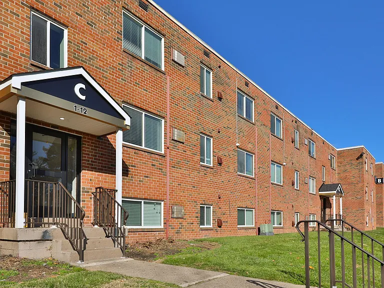 Laura Lane Apartments — Photo 31