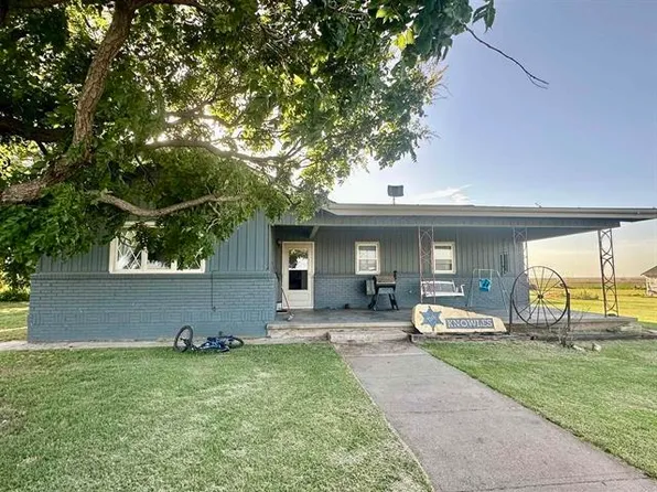 1111 County Road C, Minneola, KS 67865