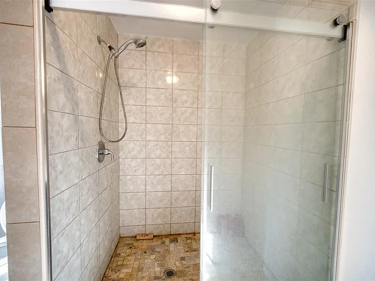 2317 Harris St — Photo 21