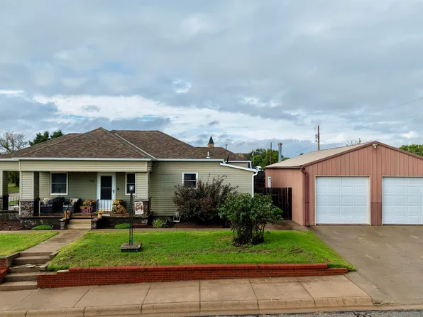 702 Cathedral, Victoria, KS 67671
