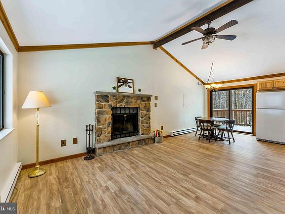 4th image of 391 Berry Ln