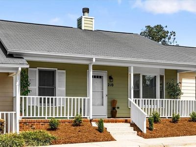 814 Guilford College Rd APT 210, Greensboro, NC, 27409