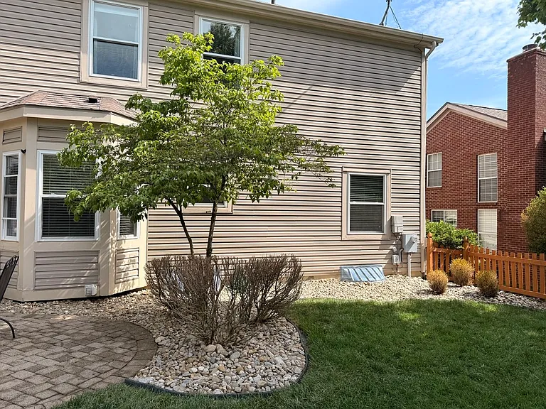 Mantell Ct — Photo 3
