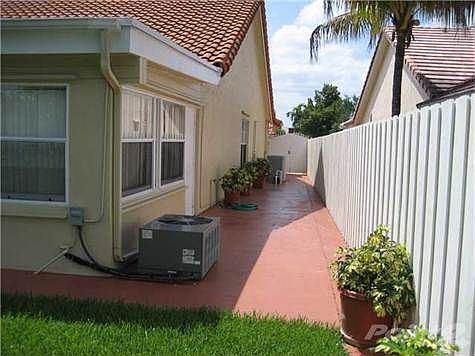 4th image of 1009 NW 161st Ave