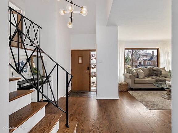 4th image of 284 Blackhawk Rd