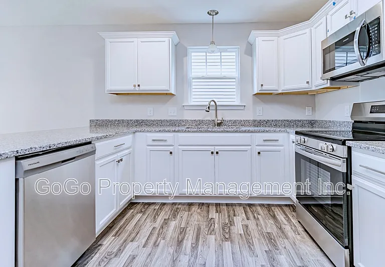 819 Marple Pl — Photo 5