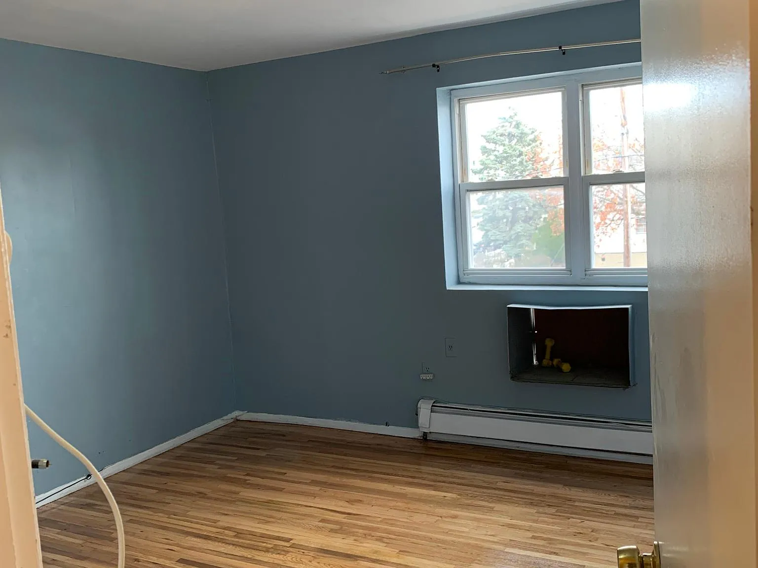 4 bed, 1100 sqft, $4,100 — Photo 2