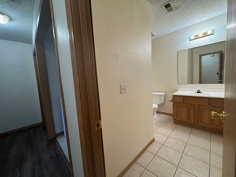 1502 Crescent St — Photo 8