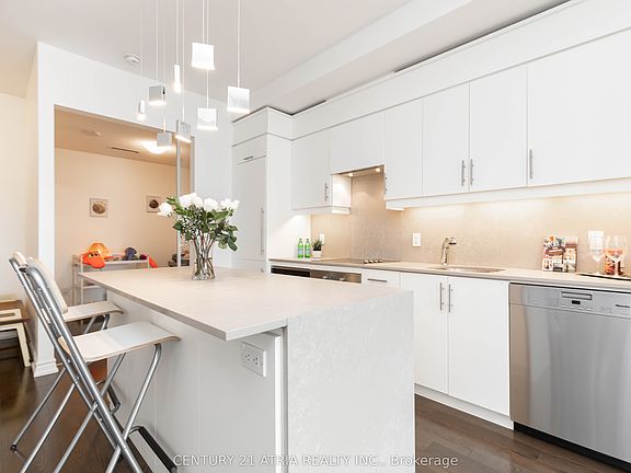 3rd image of 23 Glebe Rd W #519