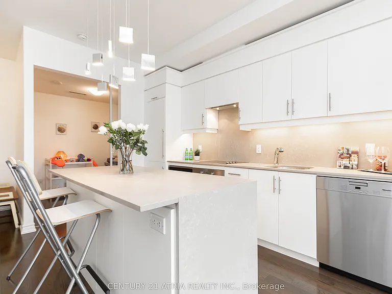23 Glebe Rd W #519 — Photo 3