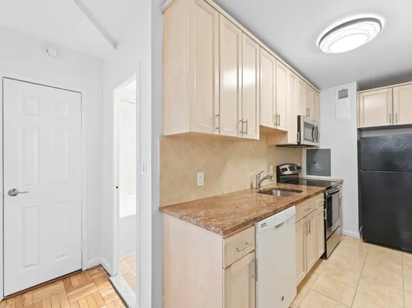 1450 Palisade Avenue image 8 of 16