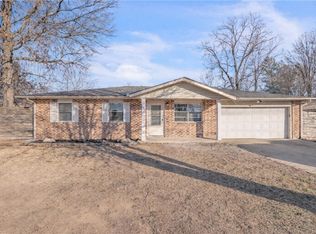 803 N Gutensohn Rd, Springdale, AR 72762