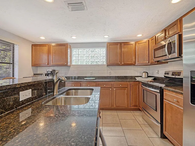 6061 Border Ln — Photo 10