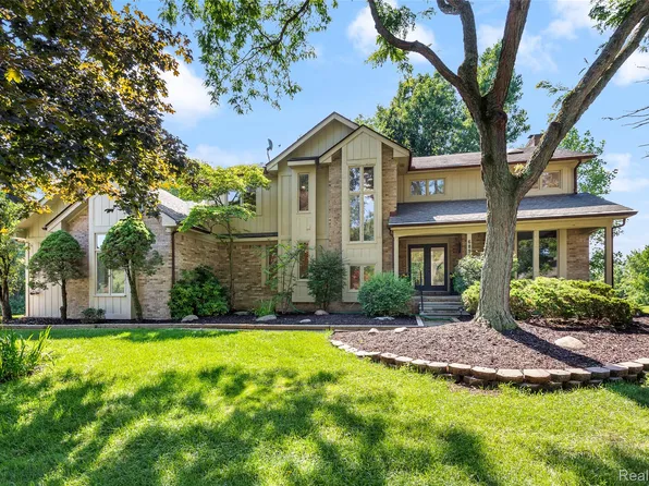 6890 Duchess Ct, Troy, MI 48098