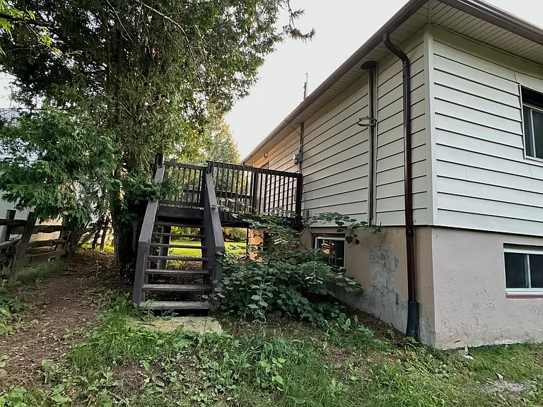 Brenda Dr — Photo 24