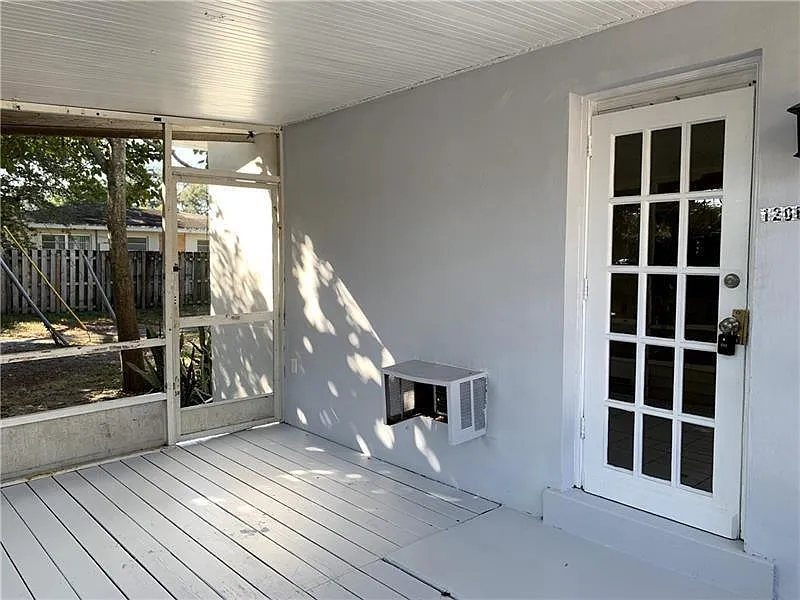 Studio, 1.0 bath, 550 sqft, $1,400 — Photo 2