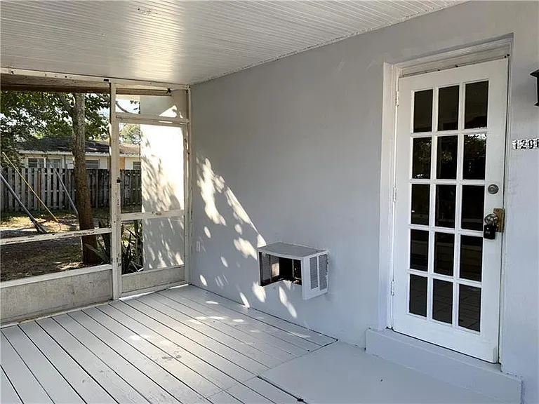 114 NW 25th St #120-B — Photo 2