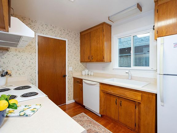 3rd image of 4360 Princeton Way