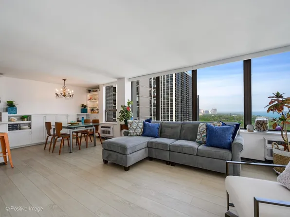 1455 N Sandburg Ter APT 2408, Chicago, IL 60610