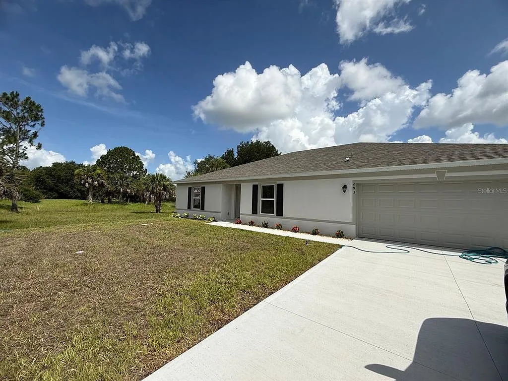 4 bed, 2.0 bath, 2134 sqft, $2,400 — Photo 2