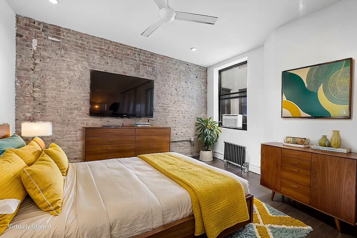 107 Greenpoint Avenue — Photo 4