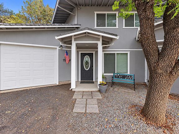 3rd image of 3569 Castlebrook Rd
