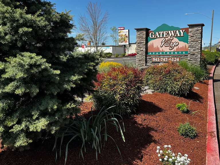 Gateway Village Apartments — Photo 13