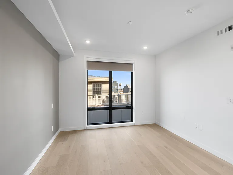 UNIT X02 - 850 SF
ONE BEDROOM + DEN + BLACONY