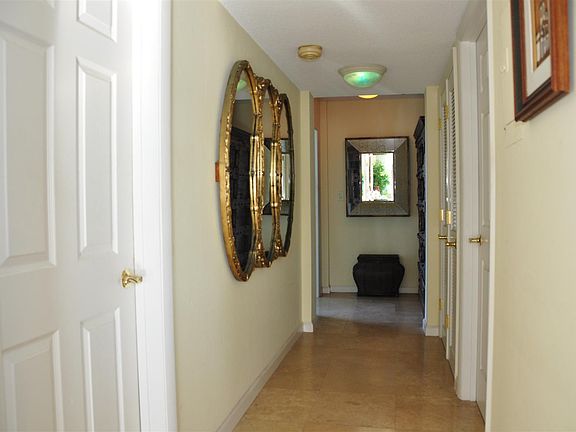 5th image of 800 SE 4th St APT 106