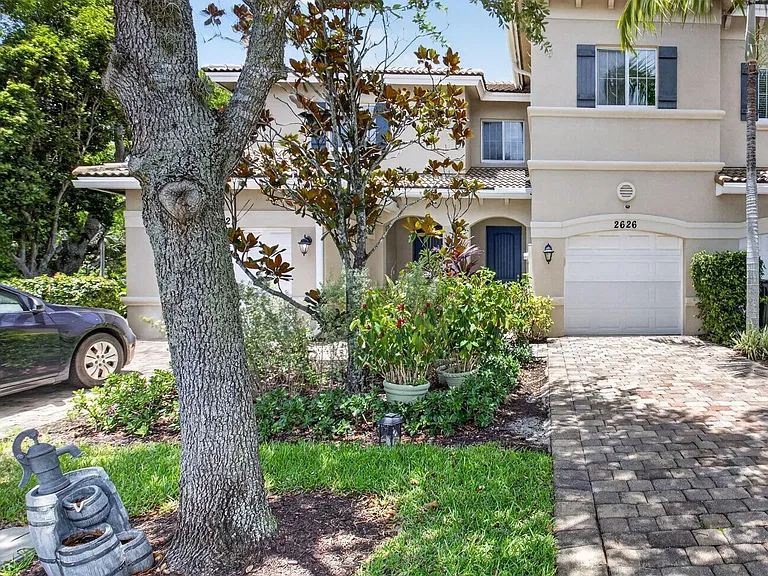 2626 Webb Ave — Photo 3