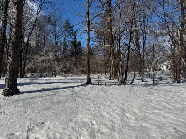 0 Pickett Ln, Greenfield, MA 01301