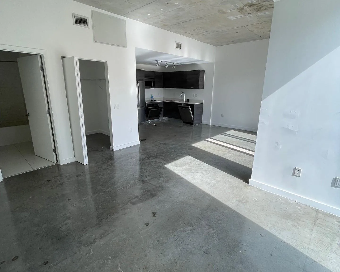 1 bed, 526 sqft, $2,450 — Photo 1