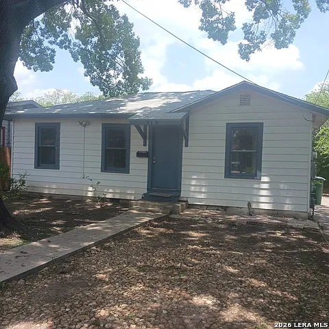 3 bed, 1.0 bath, 1260 sqft, $1,650 — Photo 2
