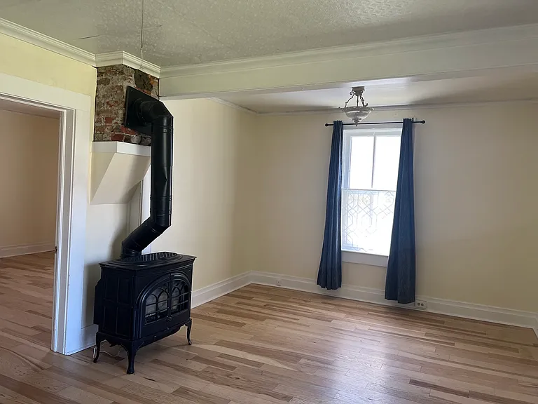 436 S 6th St W — Photo 3