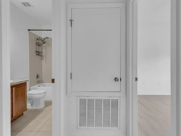 4210 Windsor Lake Cir — Photo 20