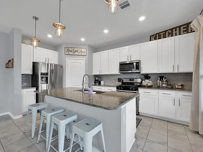1127 Littleton Ct — Photo 15
