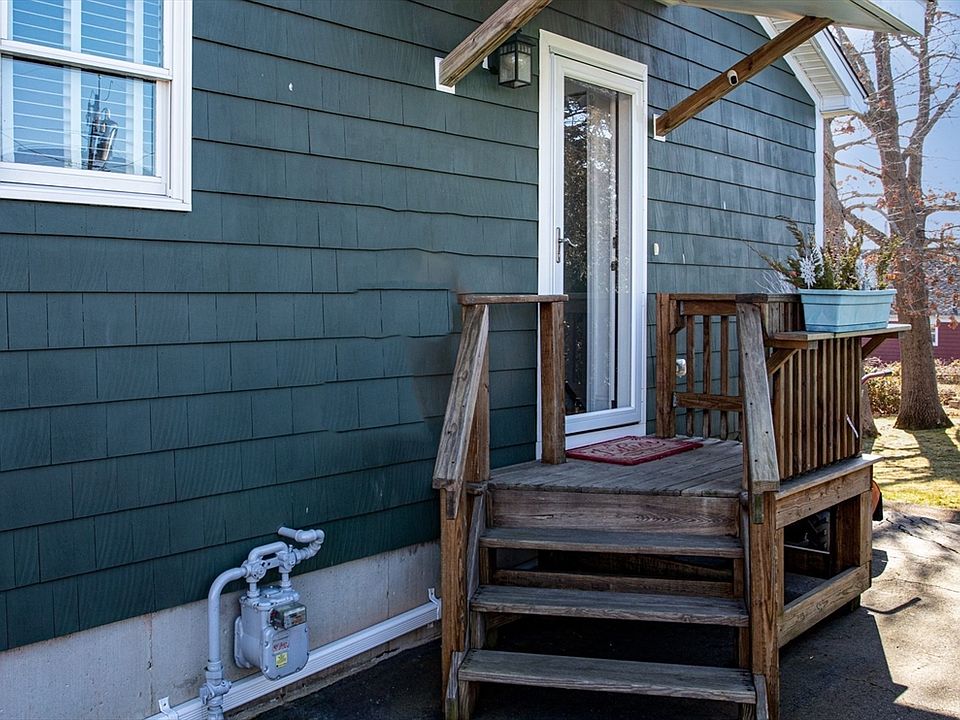 411 Emmett St, Fall River, MA 02721 Zillow