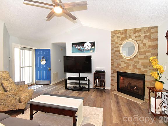 5th image of 302 Watson Rd
