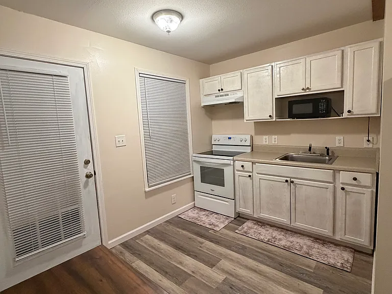 288 N Main St — Photo 4
